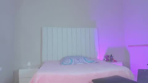 Snapshot of evelyn_jones9 chatting on January 12, 3:07 am evelyn_jones9 online show from January 12, 3:07 am