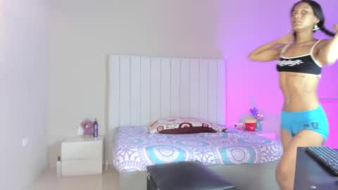 Snapshot of evelyn_jones9 chatting on January 30, 8:32 am evelyn_jones9 online show from January 30, 8:32 am