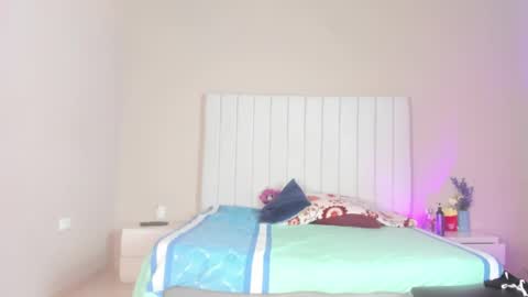 Snapshot of evelyn_jones9 chatting on February 20, 9:11 am evelyn_jones9 online show from February 20, 9:11 am