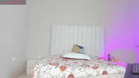 Snapshot of evelyn_jones9 chatting on February 24, 2:08 am evelyn_jones9 online show from February 24, 2:08 am