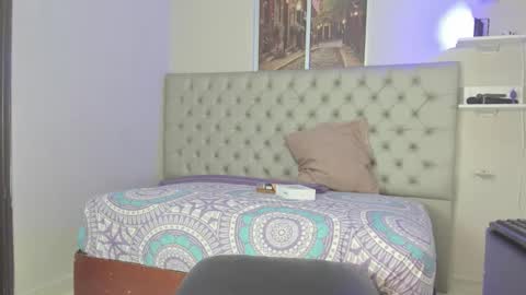 Snapshot of evelyn_jones__ chatting on September 25, 2:43 pm evelyn_jones__ online show from September 25, 2:43 pm