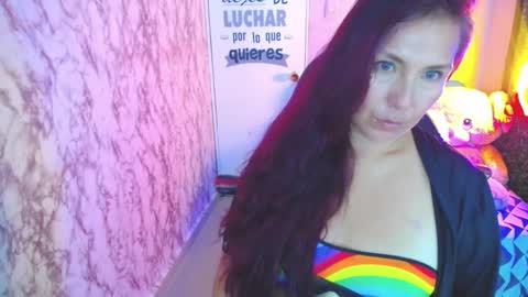 Snapshot of evelyn_mature19 chatting on January 9, 1:29 am Juliana online show from January 9, 1:29 am