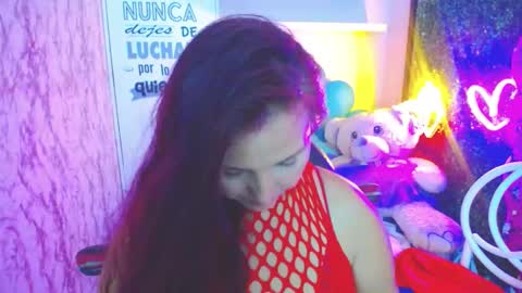 Snapshot of evelyn_mature19 chatting on January 9, 7:18 pm Juliana online show from January 9, 7:18 pm
