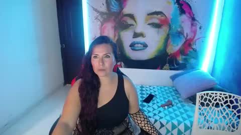 Snapshot of evelyn_mature19 chatting on January 11, 7:27 pm Juliana online show from January 11, 7:27 pm