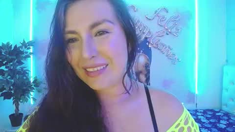 Snapshot of evelyn_mature19 chatting on February 24, 7:19 pm Juliana online show from February 24, 7:19 pm