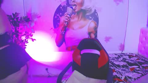 Snapshot of evelyn_mature19 chatting on September 13, 8:19 pm Juliana online show from September 13, 8:19 pm