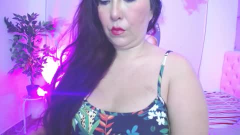 Snapshot of evelyn_mature19 chatting on September 14, 7:02 pm Juliana online show from September 14, 7:02 pm