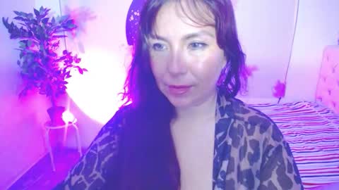 Snapshot of evelyn_mature19 chatting on September 15, 6:30 pm Juliana online show from September 15, 6:30 pm