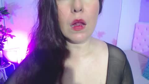 Snapshot of evelyn_mature19 chatting on October 9, 6:39 pm Juliana online show from October 9, 6:39 pm
