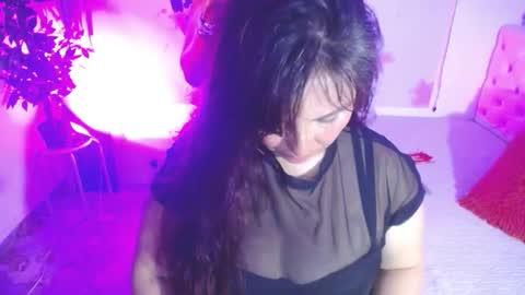 Snapshot of evelyn_mature19 chatting on October 16, 7:04 pm Juliana online show from October 16, 7:04 pm