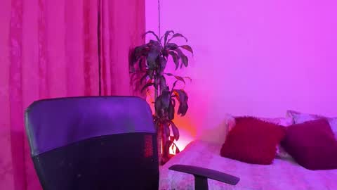 Evelyn Sandoval online show from March 16, 2:39 am