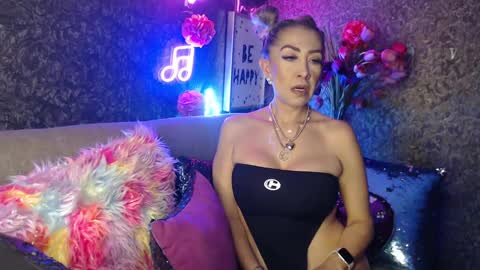 Snapshot of evelynagrey chatting on January 18, 3:09 am EvelynaGrey online show from January 18, 3:09 am