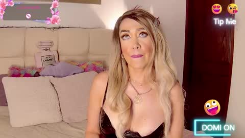 Snapshot of evelynagrey chatting on January 8, 7:10 am EvelynaGrey online show from January 8, 7:10 am