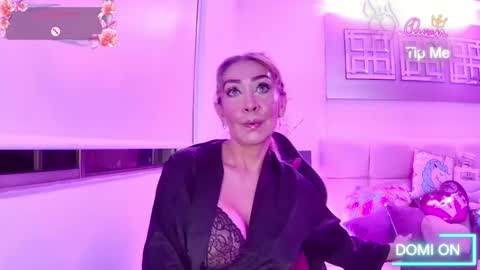 Snapshot of evelynagrey chatting on February 10, 1:32 am EvelynaGrey online show from February 10, 1:32 am