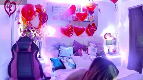 Snapshot of evelynagrey chatting on February 13, 9:16 am EvelynaGrey online show from February 13, 9:16 am