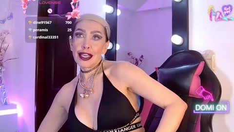 Snapshot of evelynagrey chatting on February 23, 11:18 am EvelynaGrey online show from February 23, 11:18 am