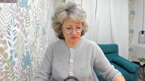 Snapshot of evelynblissful chatting on December 3, 5:09 am Evelyn online show from December 3, 5:09 am