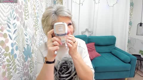 Snapshot of evelynblissful chatting on December 25, 9:13 am Evelyn online show from December 25, 9:13 am