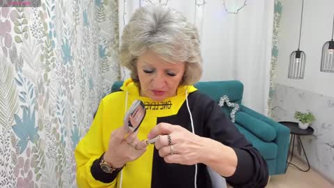 Snapshot of evelynblissful chatting on December 26, 5:04 am Evelyn online show from December 26, 5:04 am