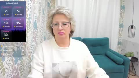 Snapshot of evelynblissful chatting on March 10, 11:32 am Evelyn online show from March 10, 11:32 am