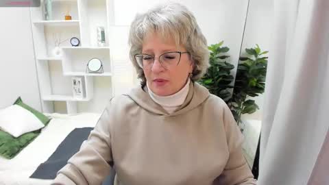 Snapshot of evelynblissful chatting on September 23, 5:10 am Evelyn online show from September 23, 5:10 am