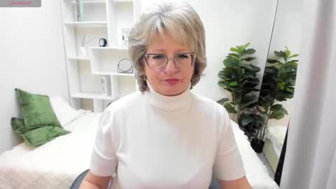 Snapshot of evelynblissful chatting on October 14, 5:08 am Evelyn online show from October 14, 5:08 am