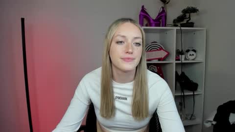 evelynblond online show from March 18, 6:33 pm