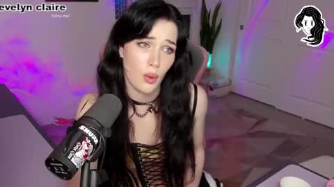 Snapshot of evelynclaire chatting on March 12, 7:02 am Evelyn Claire online show from March 12, 7:02 am