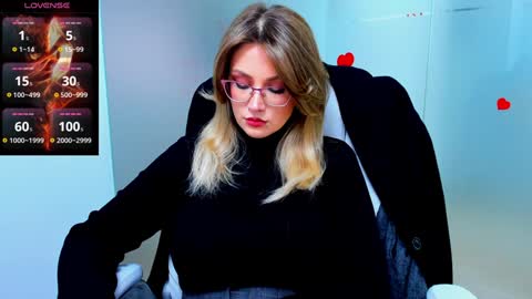 evelyne_rose online show from February 7, 6:24 am