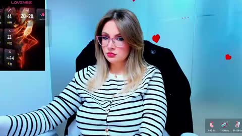 evelyne_rose online show from February 19, 6:22 am