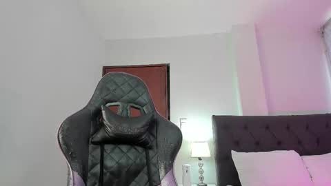 Snapshot of evelynhoward23 chatting on November 2, 2:52 pm LAURA SOFIA INDEPENDENT MODEL FOLLOW ME NOW ALMOST 10000 FOLLOWERS online show from November 2, 2:52 pm