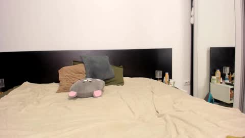 Evelyne online show from March 6, 10:50 pm