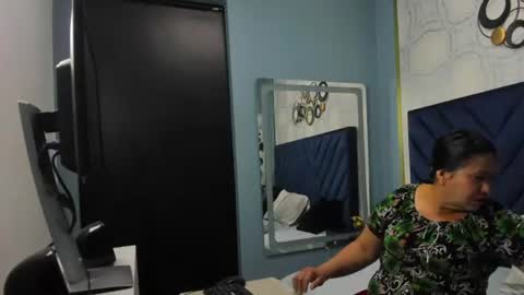 Snapshot of evelynrosi_ chatting on July 9, 11:58 am evelynrosi_ online show from July 9, 11:58 am