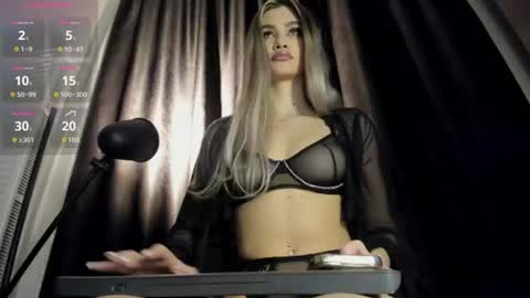 Evelynvlove online show from June 29, 7:47 pm
