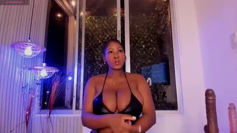 Snapshot of evelynzoe chatting on October 21, 3:40 am EvelynZoee online show from October 21, 3:40 am