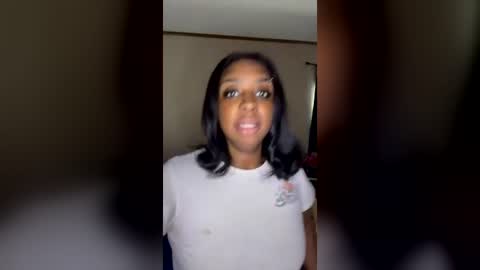 Snapshot of evemonroe17 chatting on July 28, 6:20 pm evemonroe17 online show from July 28, 6:20 pm
