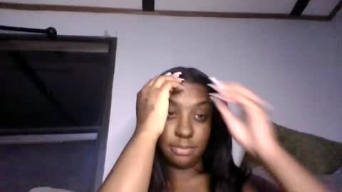 Snapshot of evemonroe17 chatting on July 31, 2:11 am evemonroe17 online show from July 31, 2:11 am