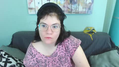 Everly online show from February 6, 12:05 pm