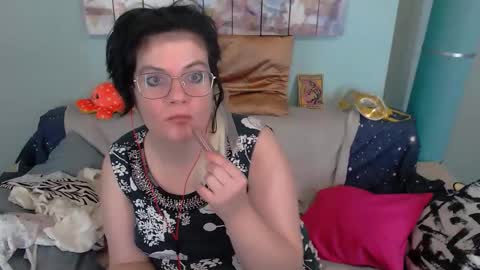 Everly online show from November 25, 4:40 pm