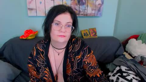 Everly online show from March 30, 6:09 pm