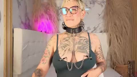 everlyn_sexx online show from May 9, 2:00 pm