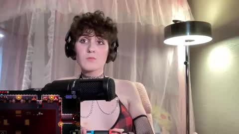 Snapshot of evermoore_24 chatting on January 29, 4:47 am ever moore online show from January 29, 4:47 am