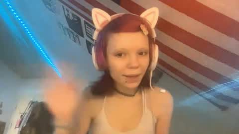 Snapshot of evettezirin chatting on November 17, 12:22 pm Sky online show from November 17, 12:22 pm