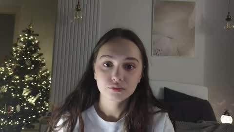 Snapshot of evi_woow chatting on December 16, 1:10 am evi_woow online show from December 16, 1:10 am