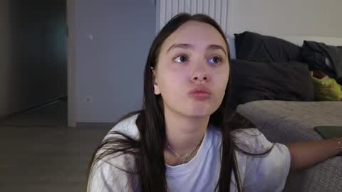 evi_woow online show from March 24, 1:21 am