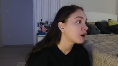 evi_woow online show from April 15, 11:05 pm