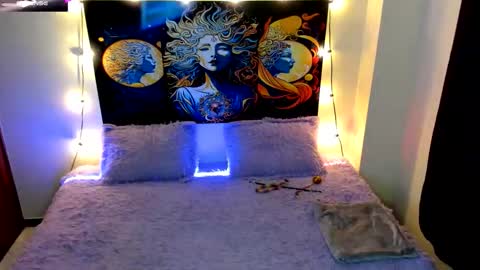 Snapshot of evie99_ chatting on October 17, 3:36 pm Evie99 online show from October 17, 3:36 pm