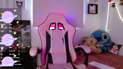 Snapshot of evie_cloud chatting on September 9, 6:18 pm Evie Cloud online show from September 9, 6:18 pm
