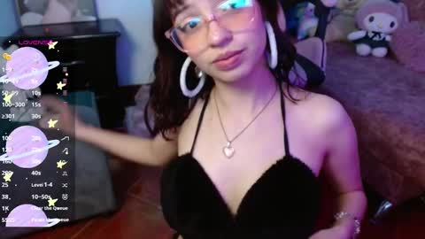 Snapshot of evie_cloud chatting on October 6, 9:34 pm Evie Cloud online show from October 6, 9:34 pm