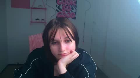 Evie online show from March 6, 10:39 pm